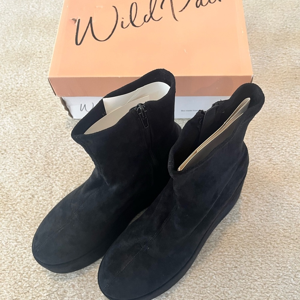 NEW Wild Pair Earleef Black Suade Heeled Boots for Women
